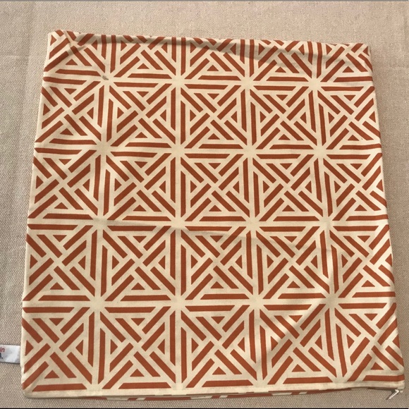 Set of orange and cream pillow covers - Picture 4 of 7